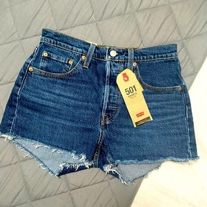 NWT Levi’s dark wash shorts